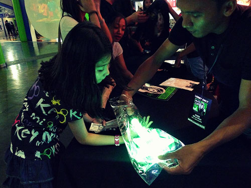 Avril-Black-Star-Manila-s_12