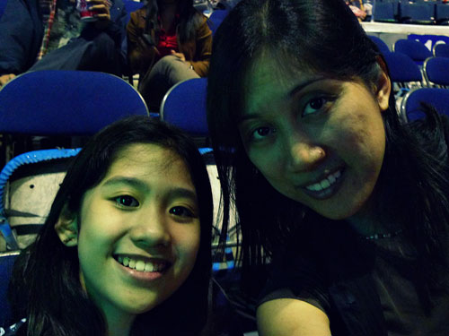 Avril-Black-Star-Manila-s_17