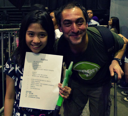 Avril-Black-Star-Manila-s_30