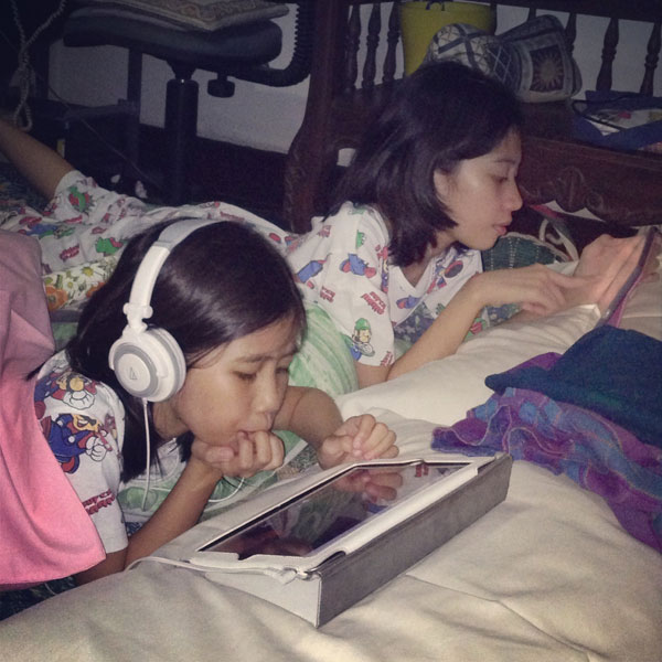 My nieces slept over, too! :) We shared my old room. I stayed in my bed, ofcourse, while they took the air bed, hehehe!