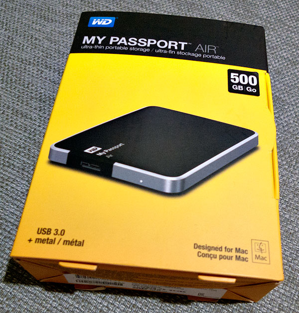 Comes in a well-made packaging that's a bit hard to remove. But at least you know you're getting a fresh, unopened stock when you buy one :)