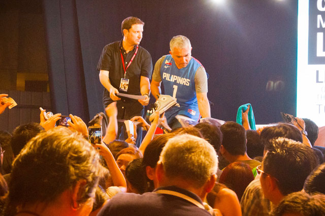 Cesar-Millan-Manila_11